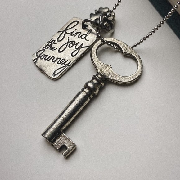 Origami Owl Find Joy in the Journey Quote Key Clover Silver Charm Chain Necklace - Picture 3 of 12